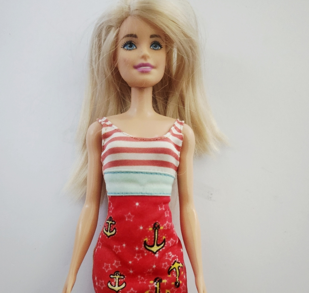 Barbie - Picture 3 of 9